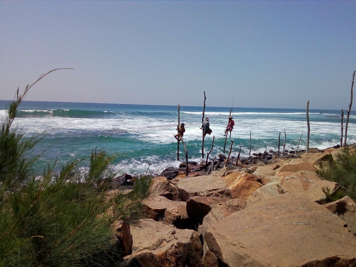 Ocean Edge Villa Midigama East Exterior photo
